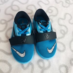 Boys sneakers nike